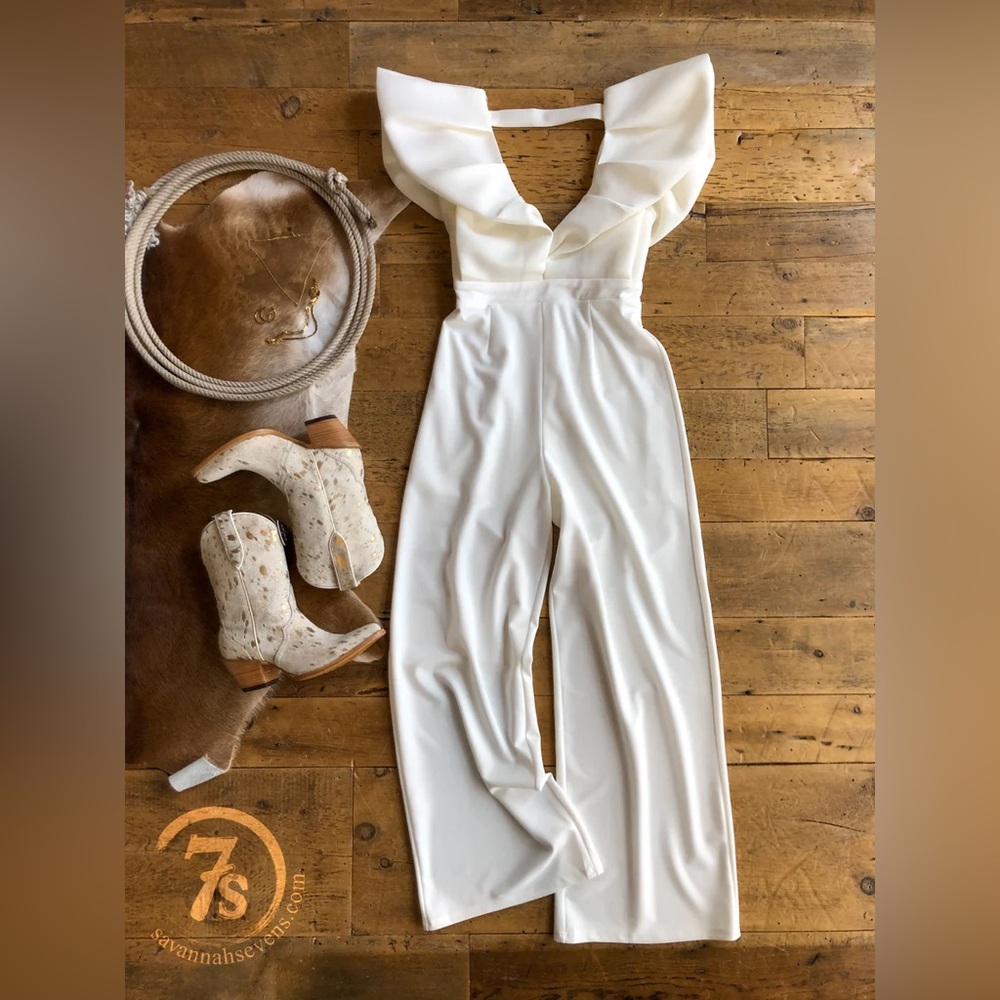 White Jumpsuit. Size Large. NWT. Entro Brand